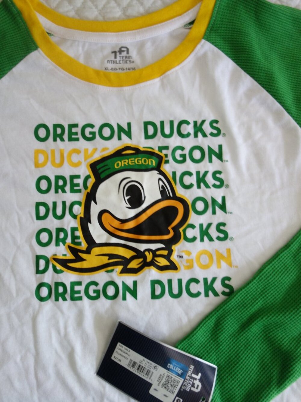 NWT $27.99 TEAM ATHLETICS Oregon Ducks Thermal Sleeve Top – Girls XL